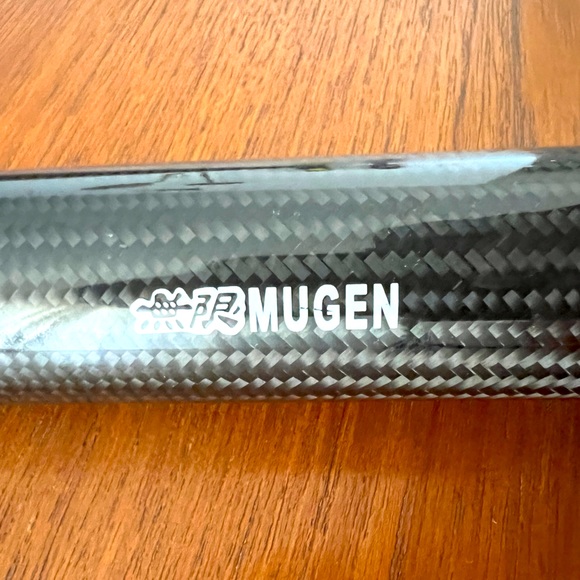 MUGEN BLACK CARBON FIBER MANUAL SHIFT KNOB (18CM) - Picture 2 of 4